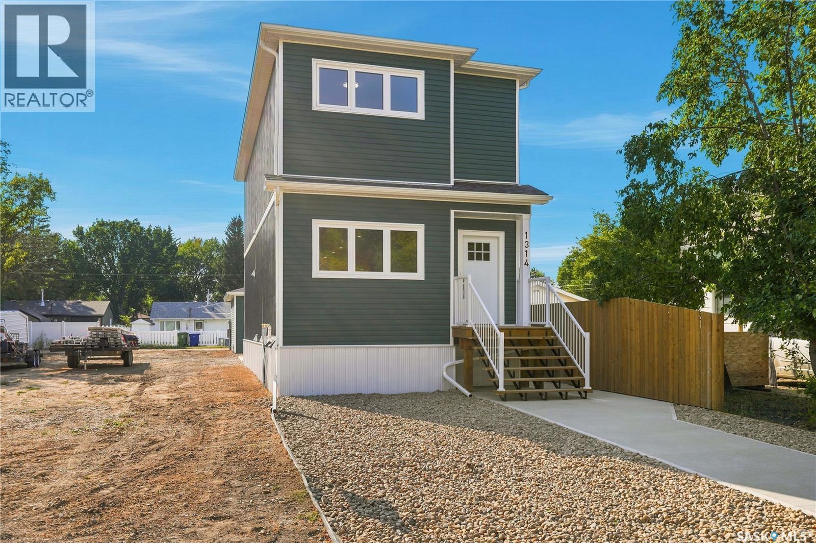 1314 Connaught Avenue Property Photo 1