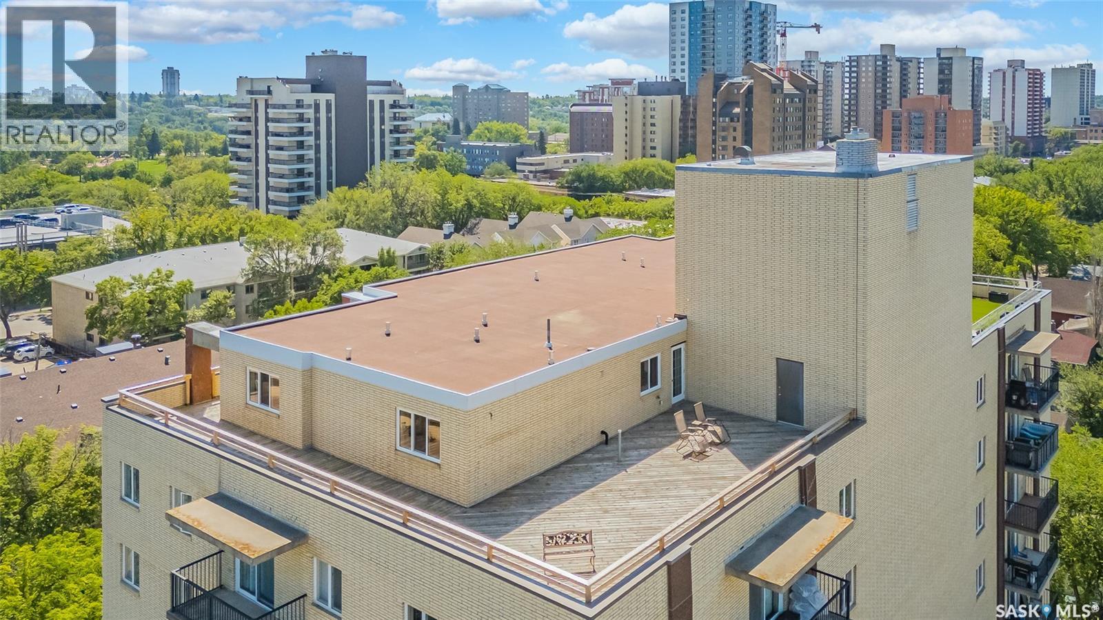Penthouse B 537 4th Avenue N Property Photo 4