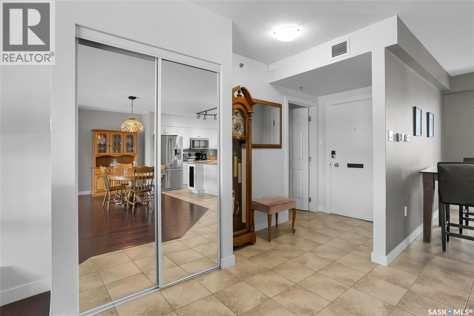 Penthouse B 537 4th Avenue N Property Photo 8