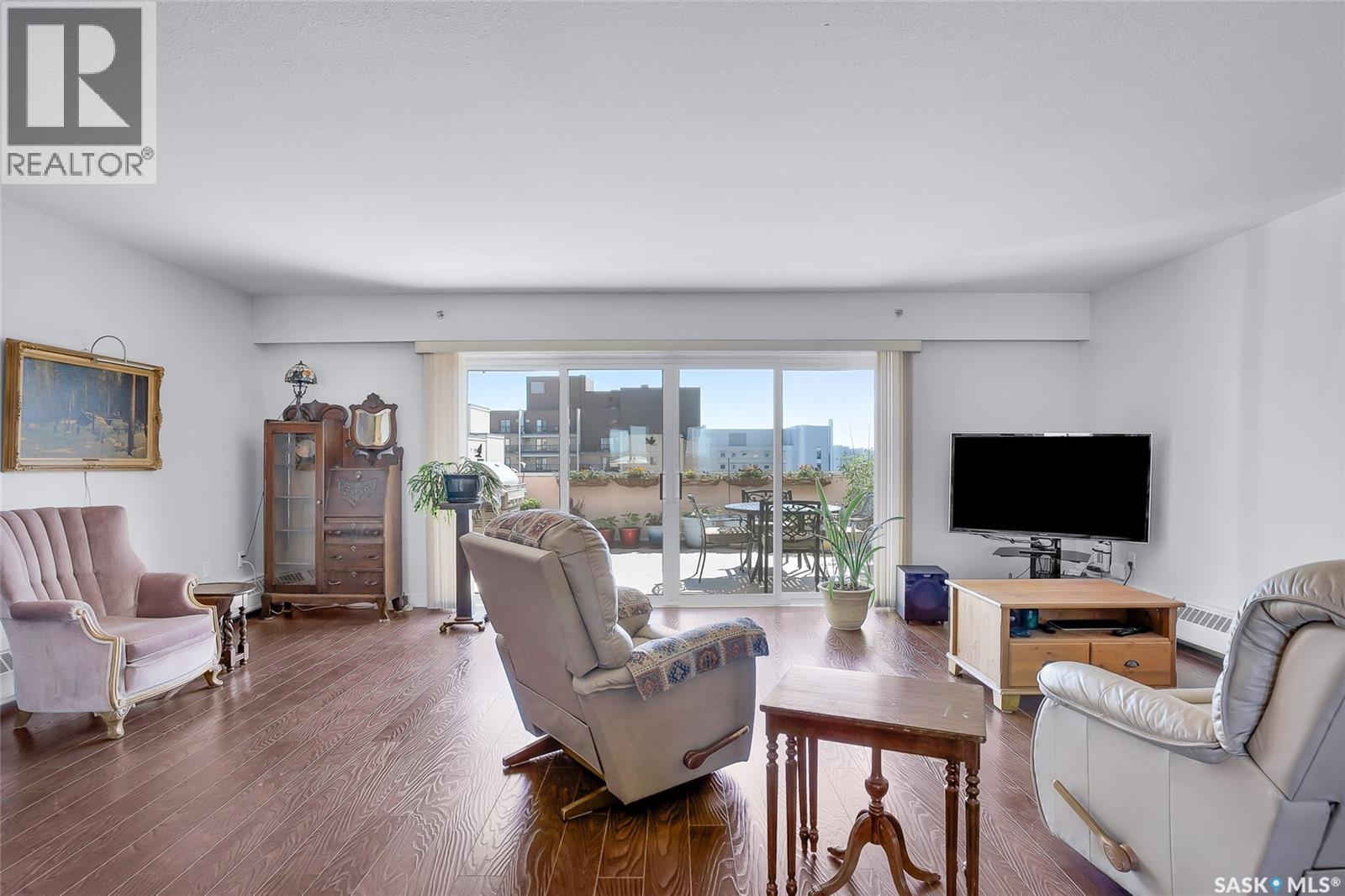 Penthouse B 537 4th Avenue N Property Photo 11