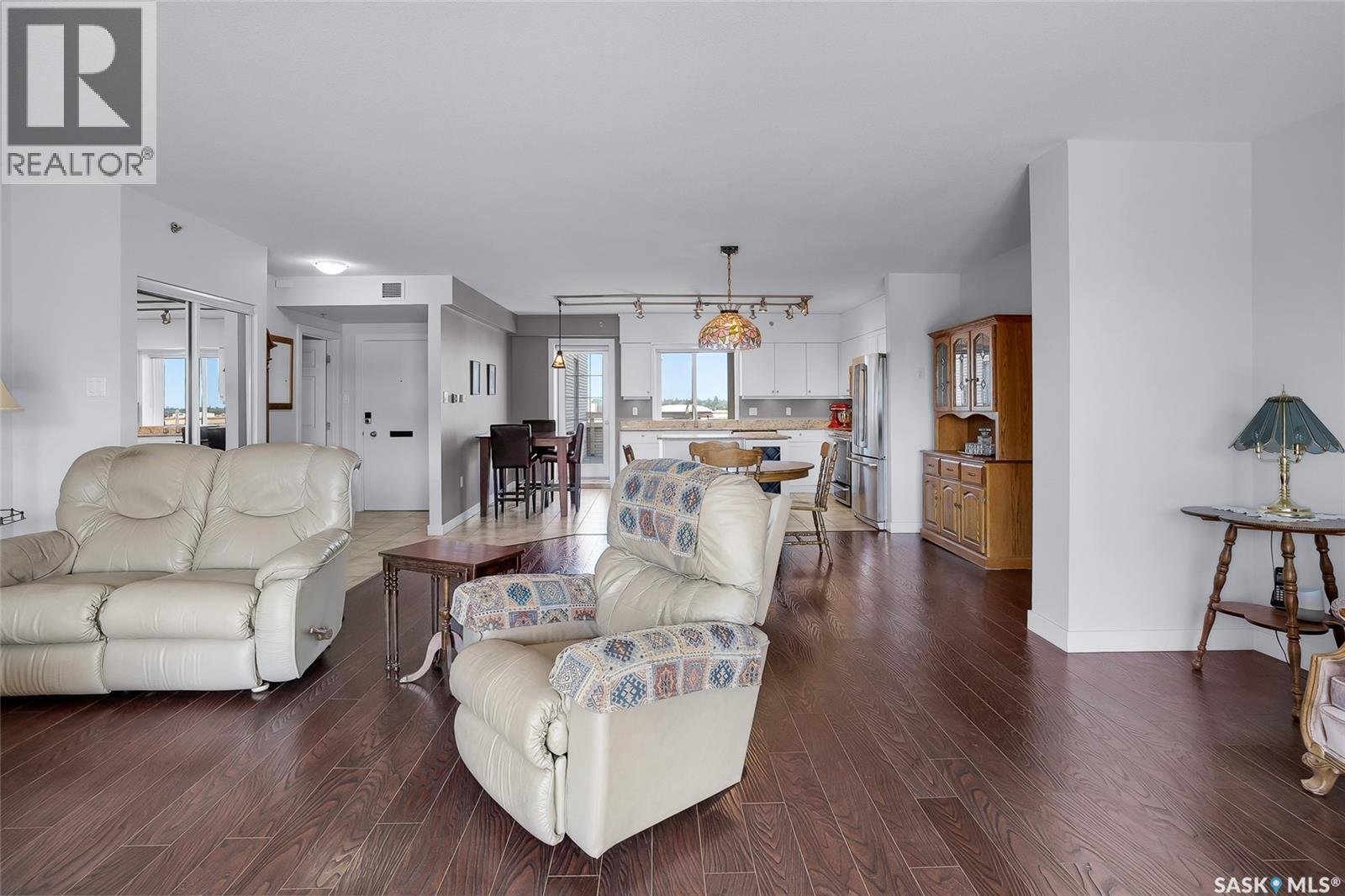 Penthouse B 537 4th Avenue N Property Photo 12