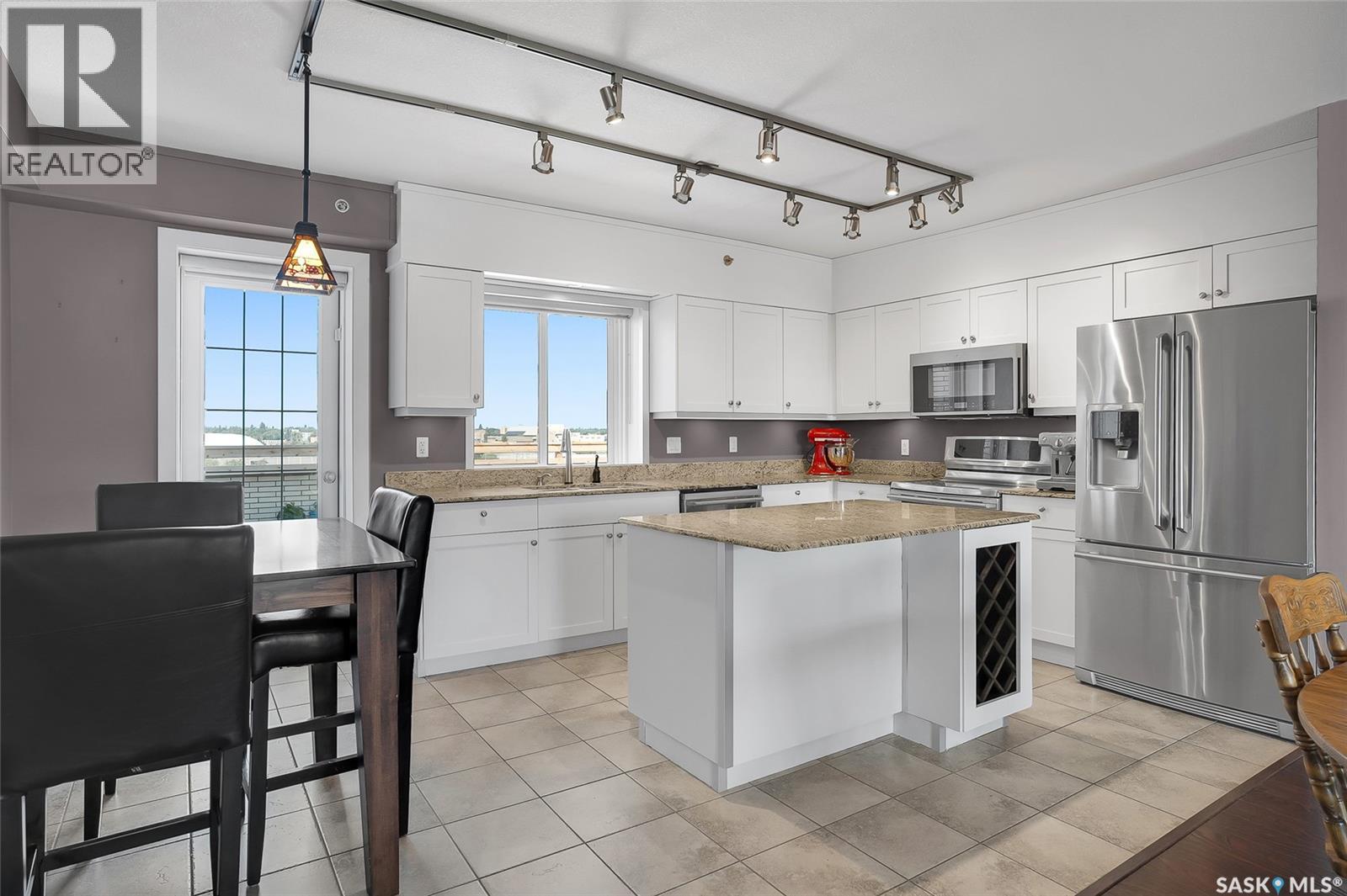 Penthouse B 537 4th Avenue N Property Photo 14