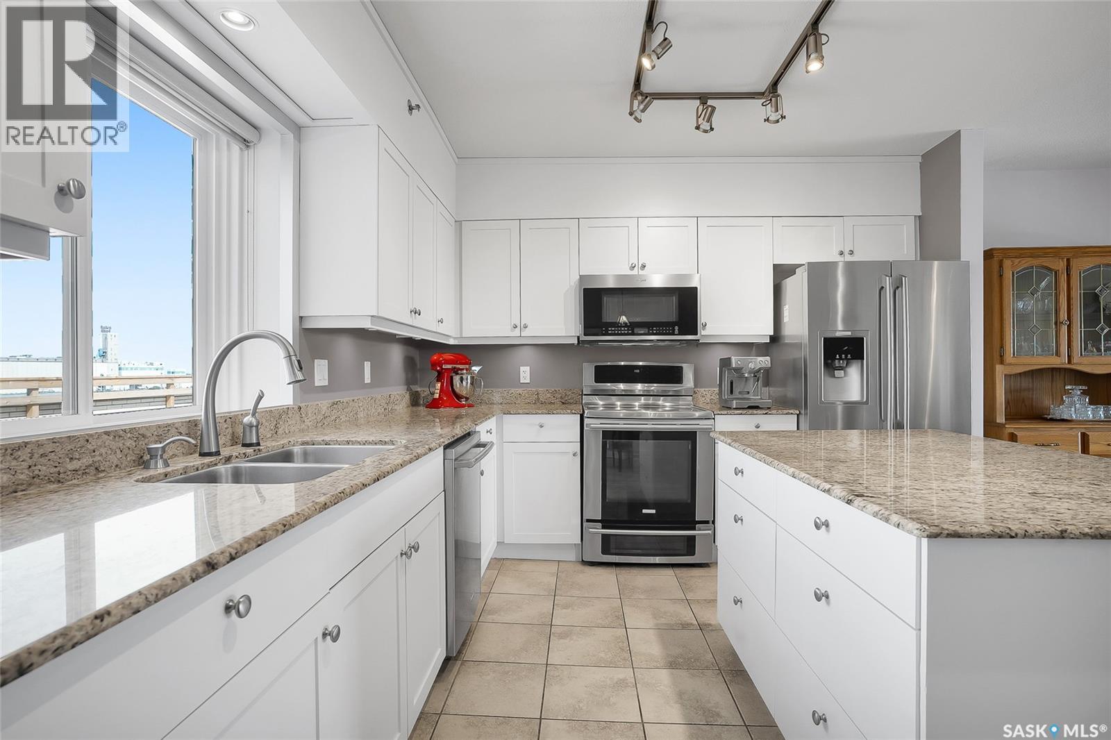 Penthouse B 537 4th Avenue N Property Photo 17