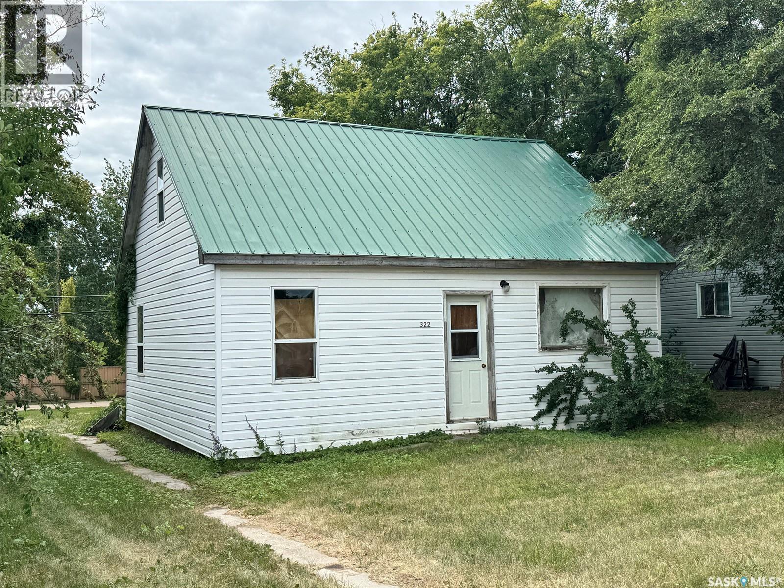 322 2nd Avenue W Property Photo 1