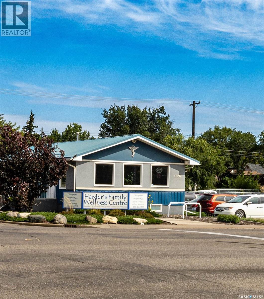 1226 22nd Street W Property Photo 1