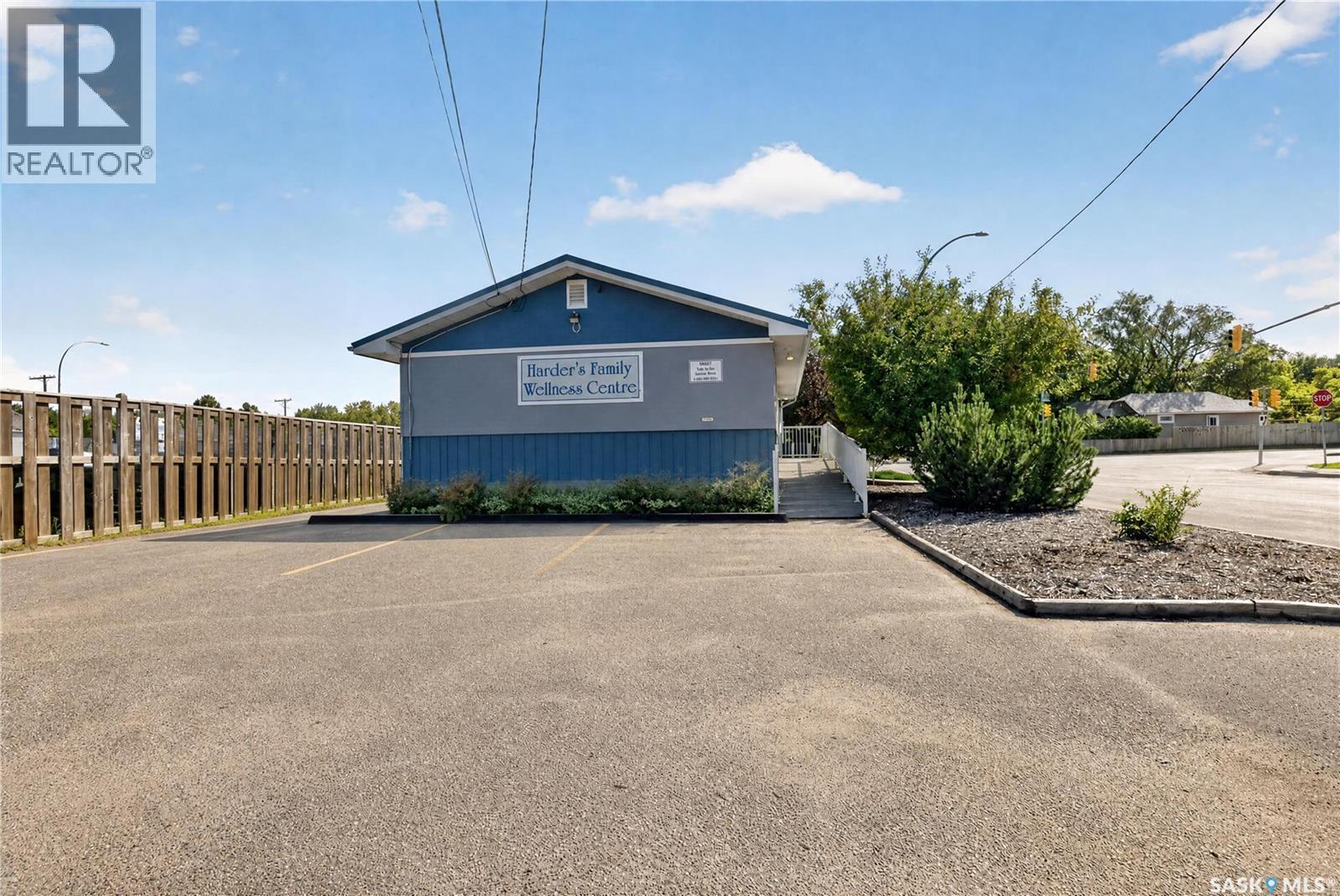 1226 22nd Street W Property Photo 4