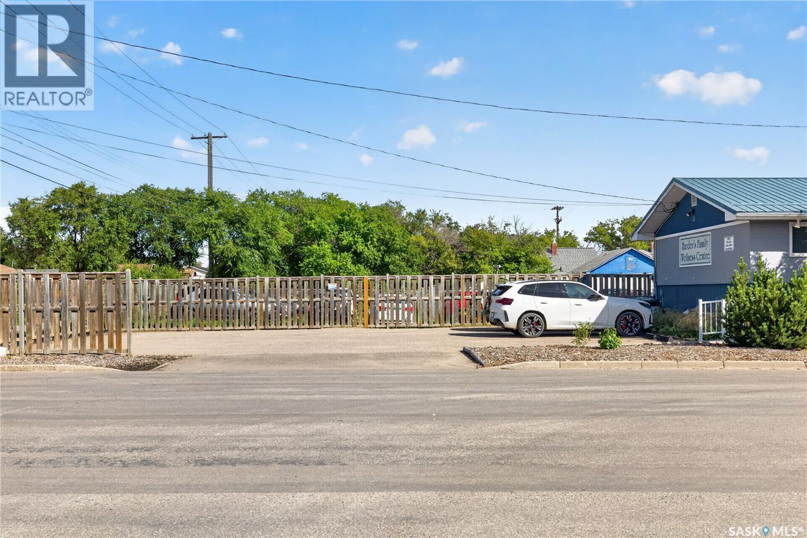 1226 22nd Street W Property Photo 5