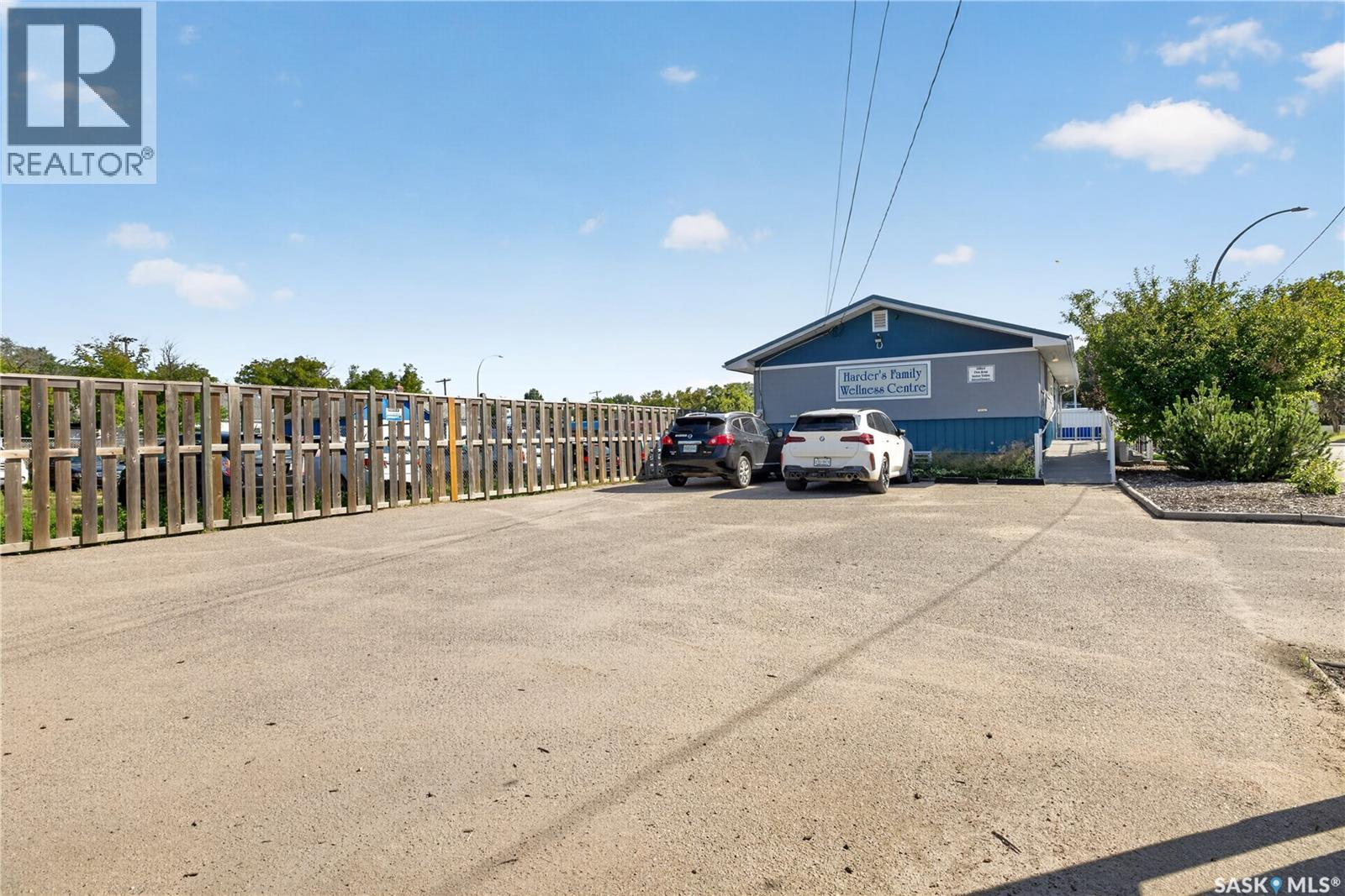 1226 22nd Street W Property Photo 6