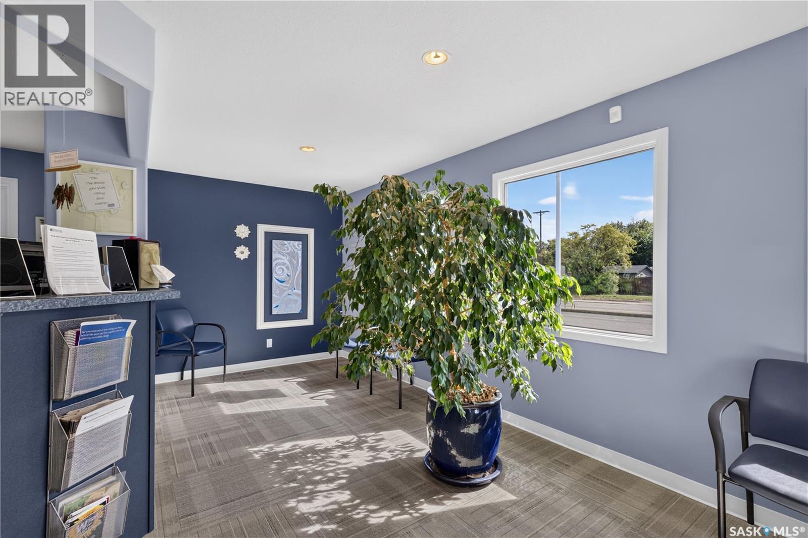 1226 22nd Street W Property Photo 8