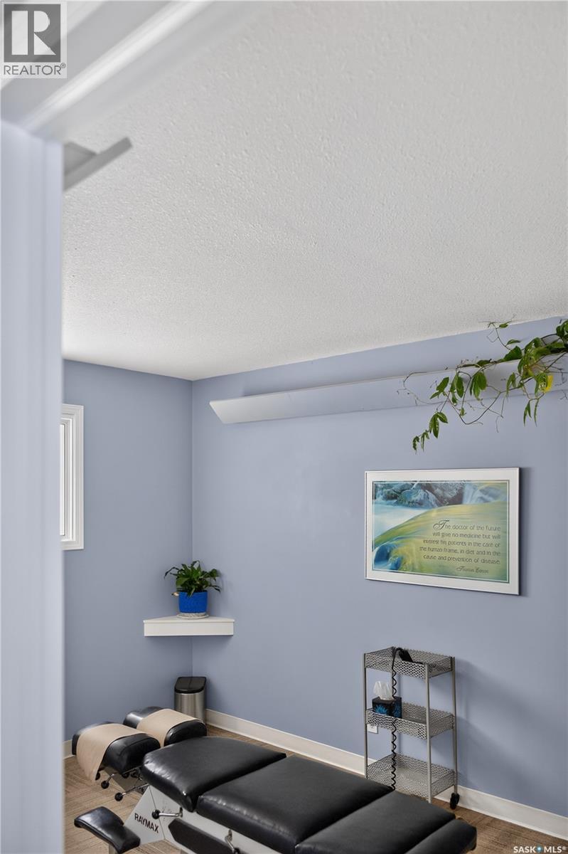 1226 22nd Street W Property Photo 24