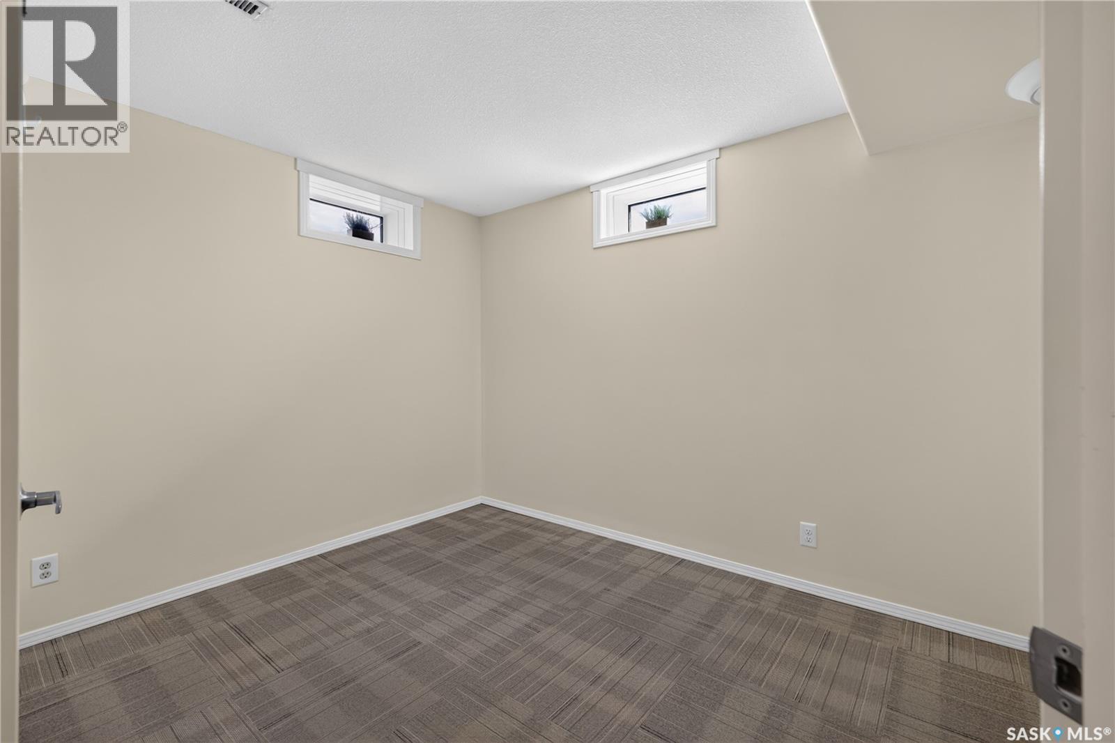 1226 22nd Street W Property Photo 26