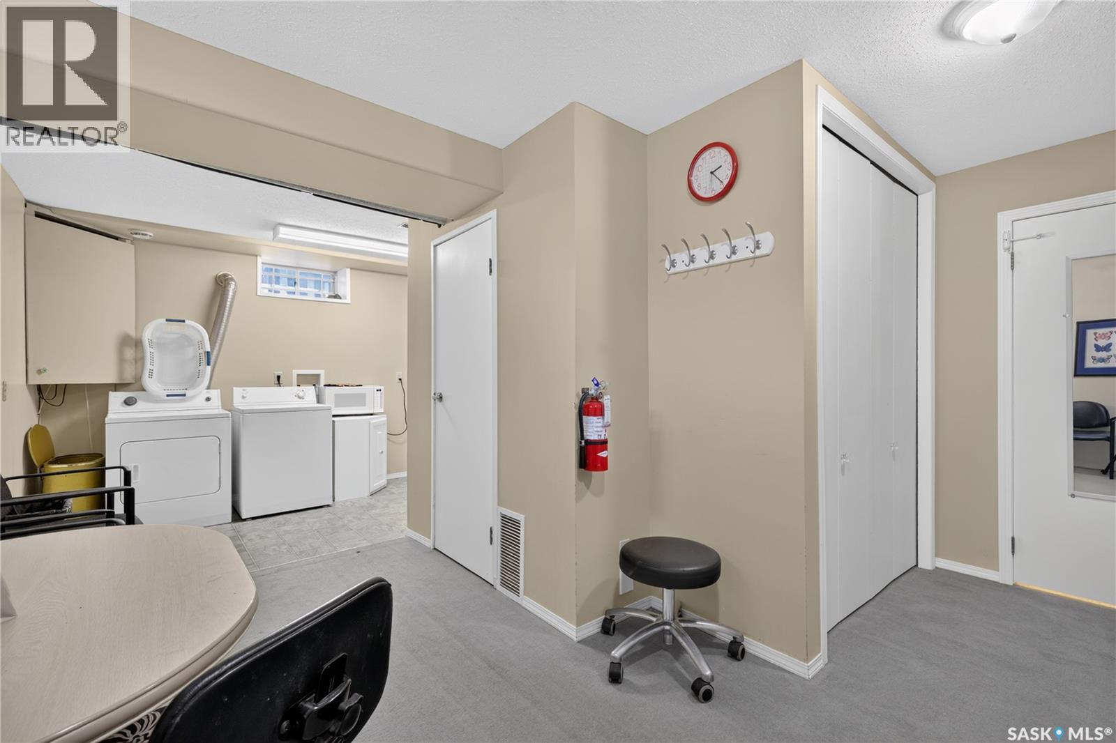 1226 22nd Street W Property Photo 28