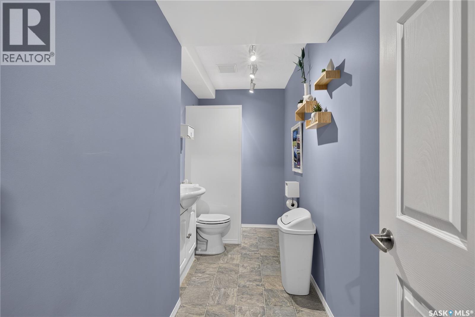 1226 22nd Street W Property Photo 30