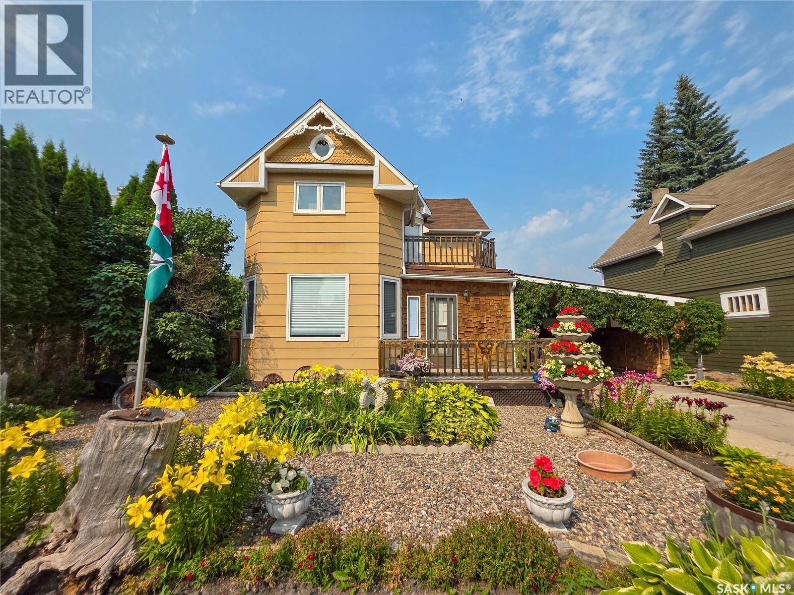 234 5th Avenue W Property Photo 1