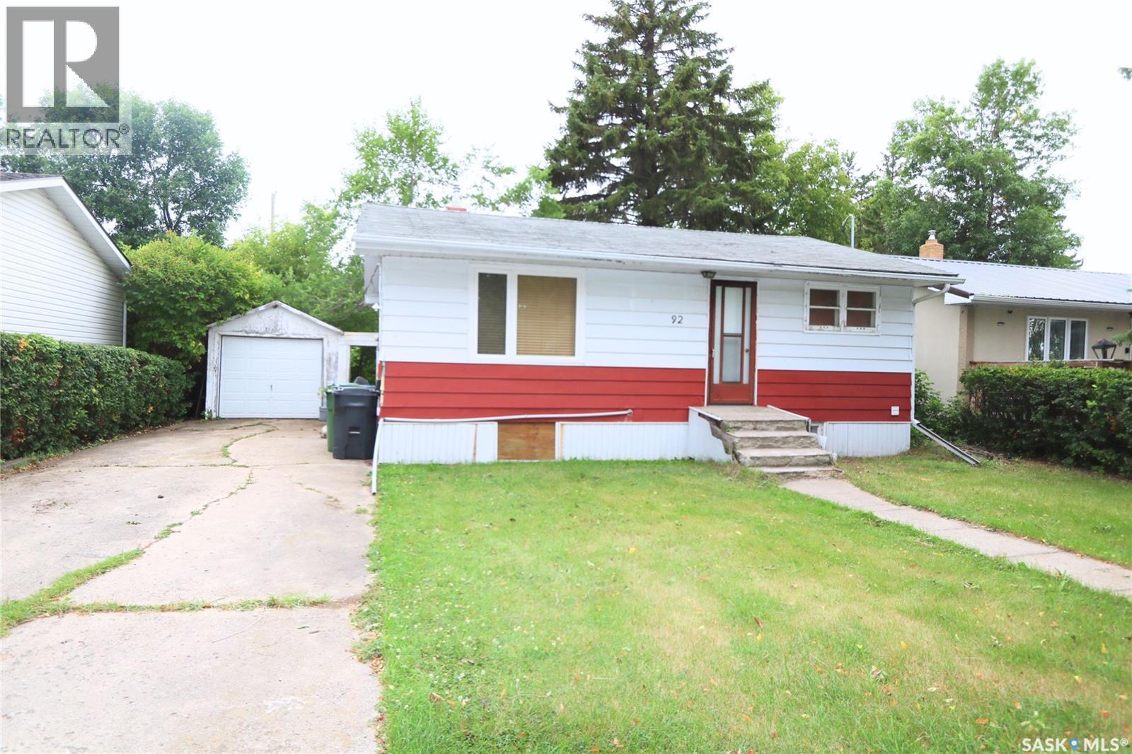 92 Irwin AVENUE Property Photo 1