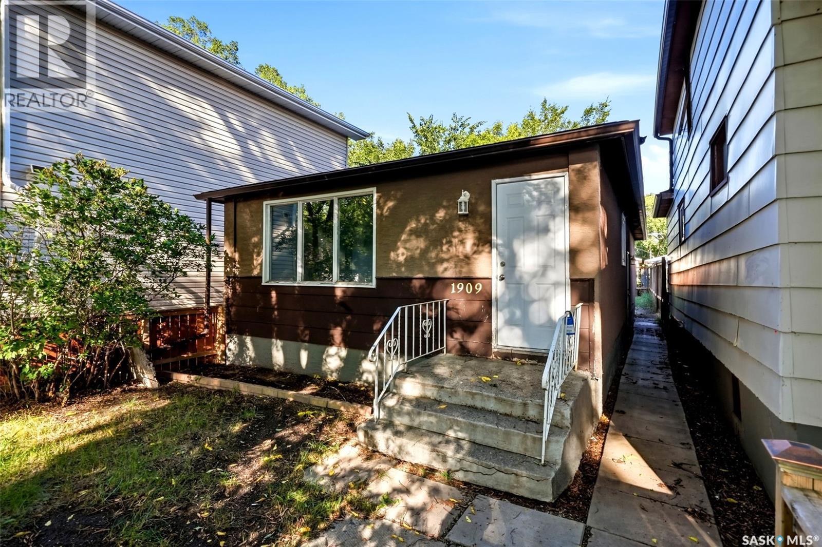 1909 Montreal STREET Property Photo 1