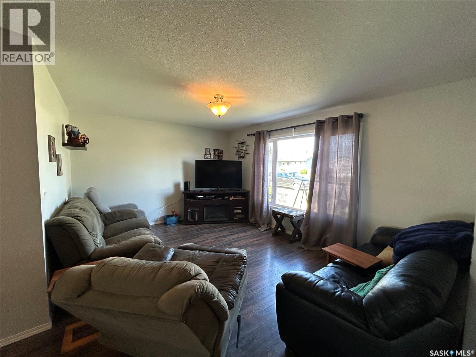 615 1st Avenue S Property Photo 2