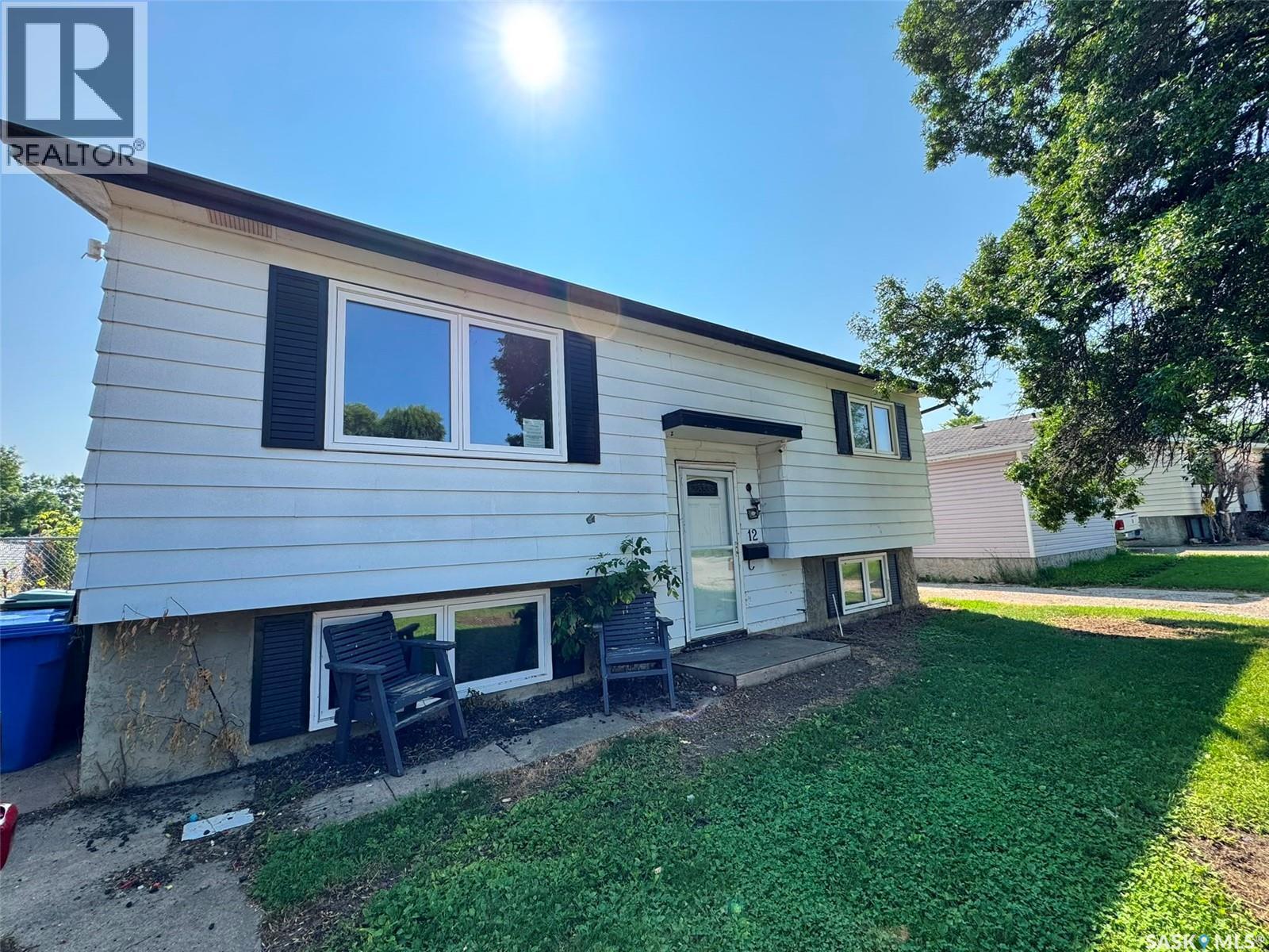 12 Bowerman CRESCENT Property Photo 1