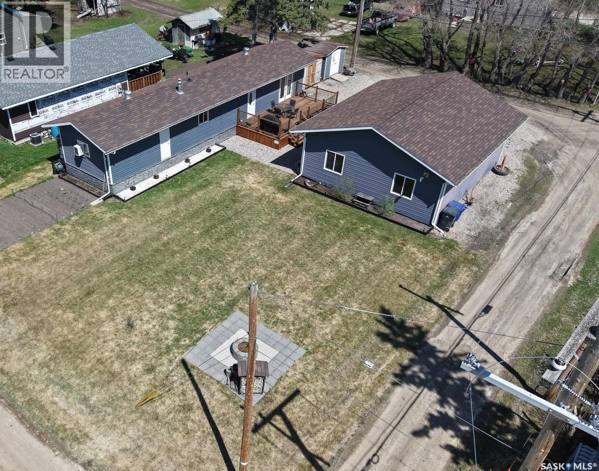 108 1st Street E Property Photo 1