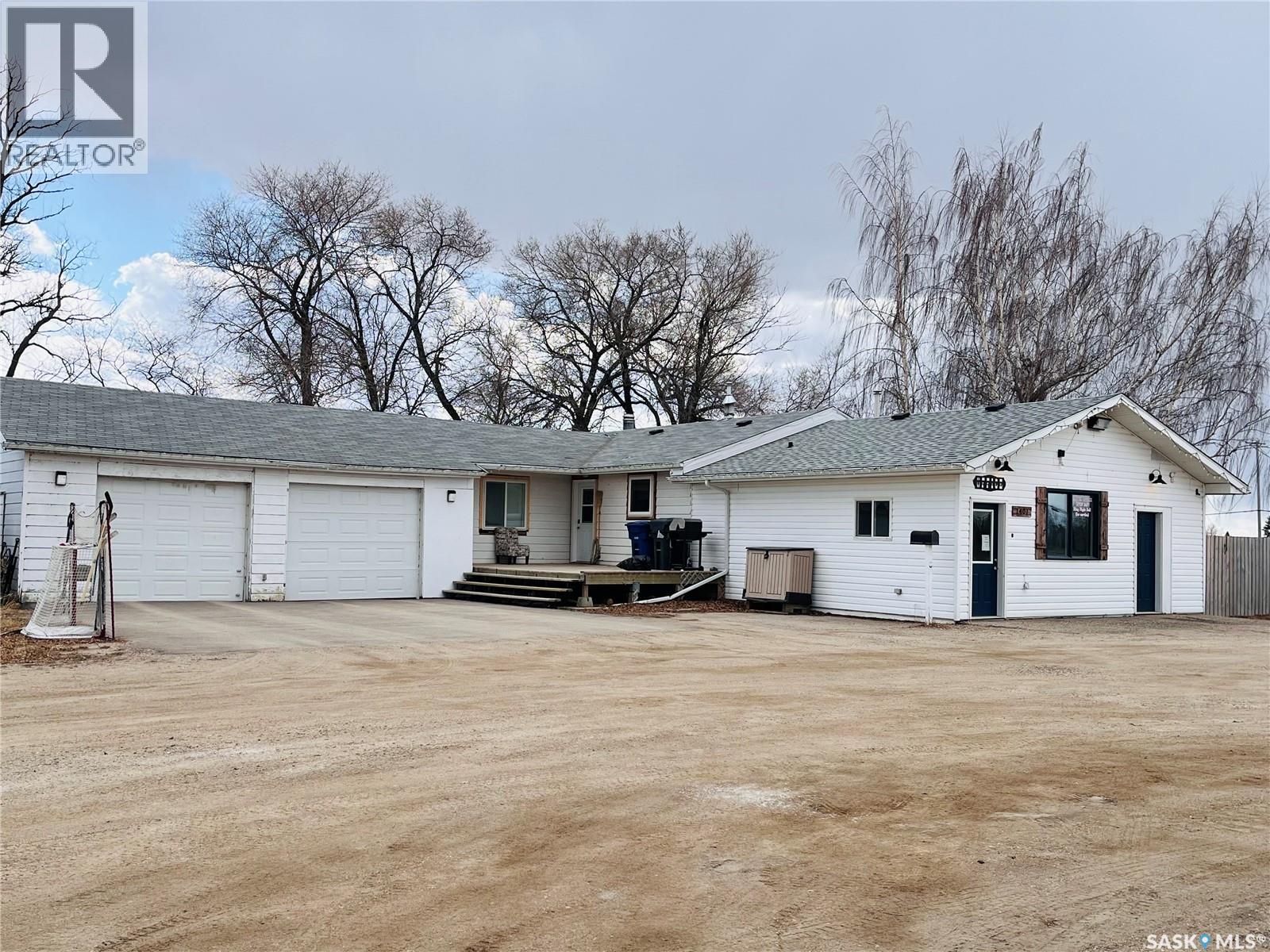 1401 35 Highway S Property Photo 4