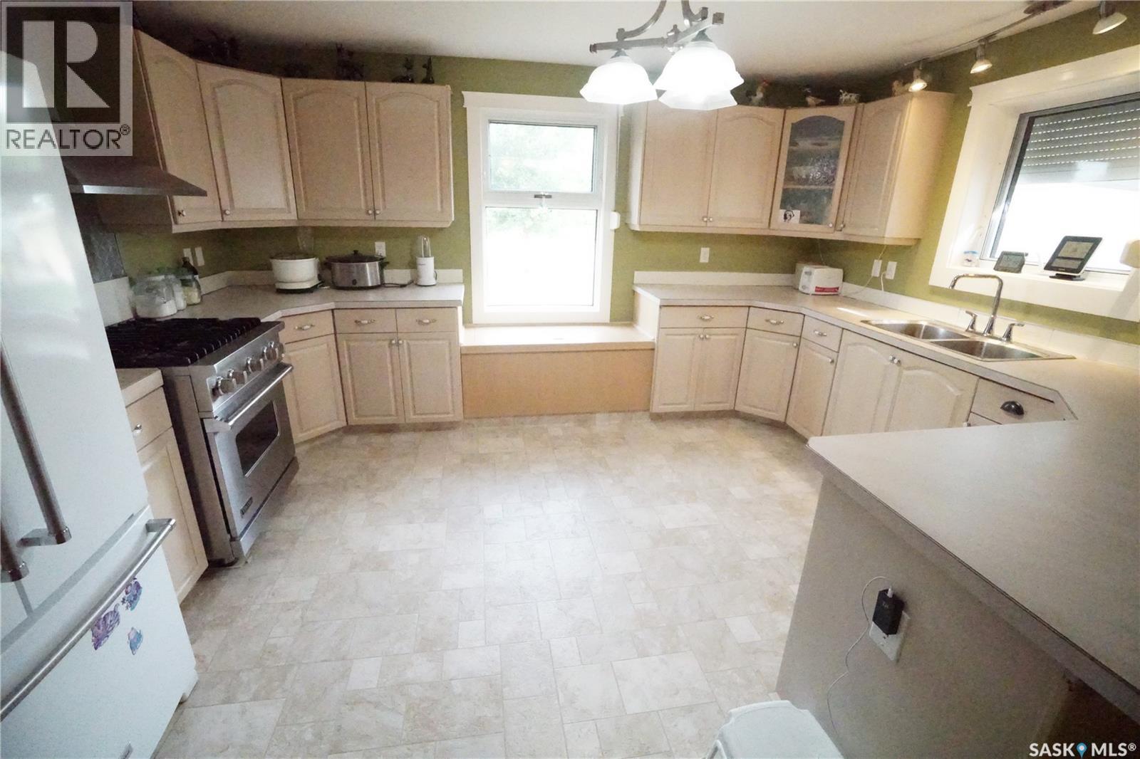 406 2nd Avenue W Property Photo 9