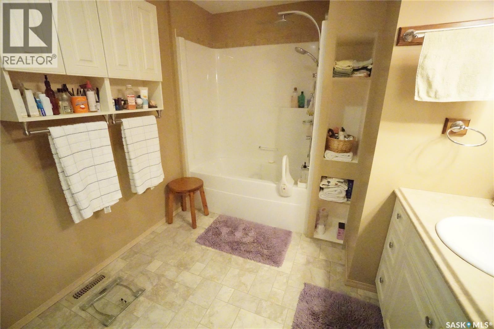 406 2nd Avenue W Property Photo 25