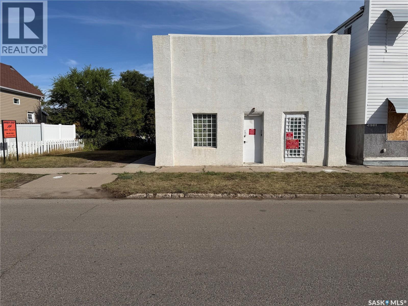 338 Lillooet STREET W Property Photo 1