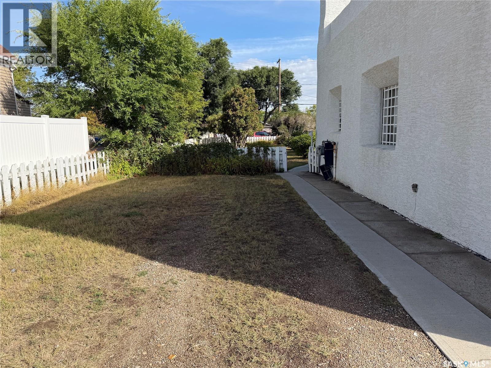 338 Lillooet Street W Property Photo 2