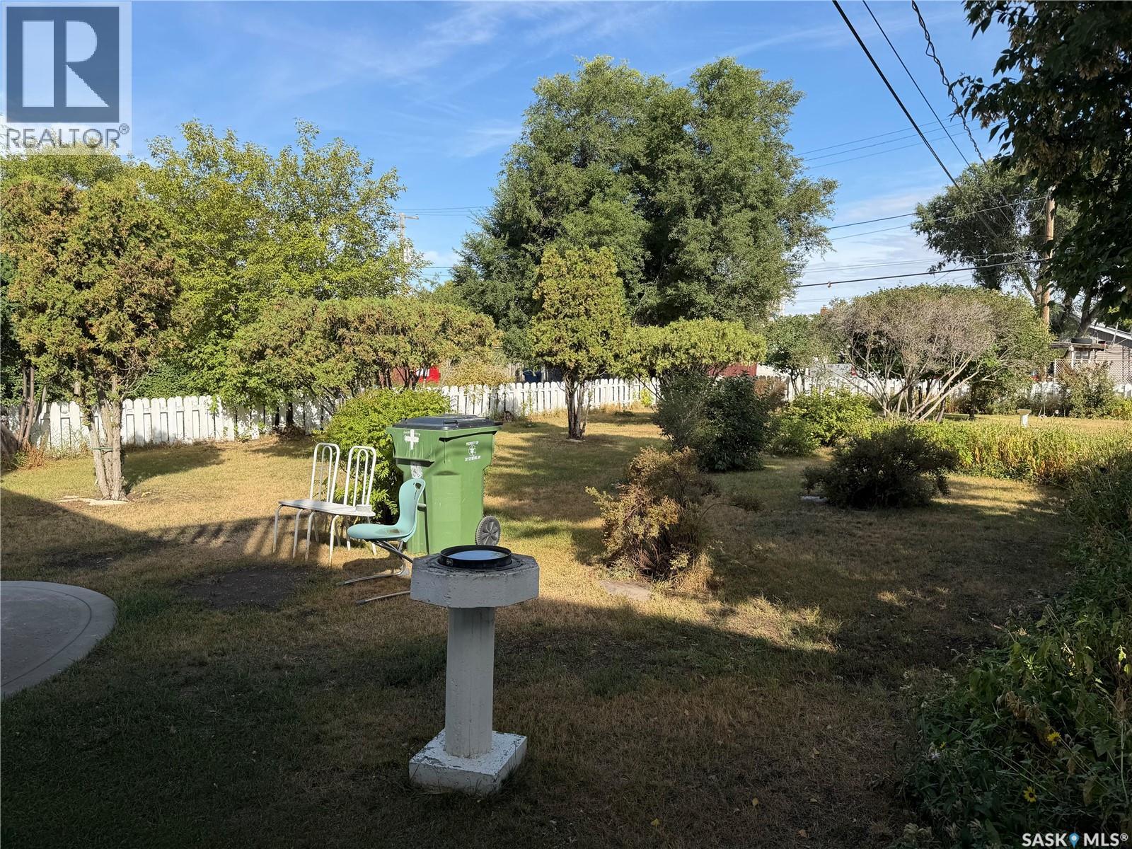 338 Lillooet Street W Property Photo 3
