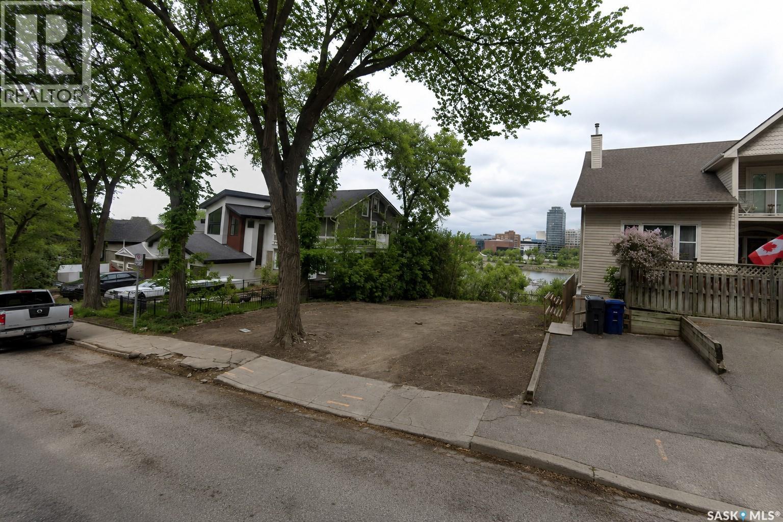 231 11th STREET E Property Photo 1