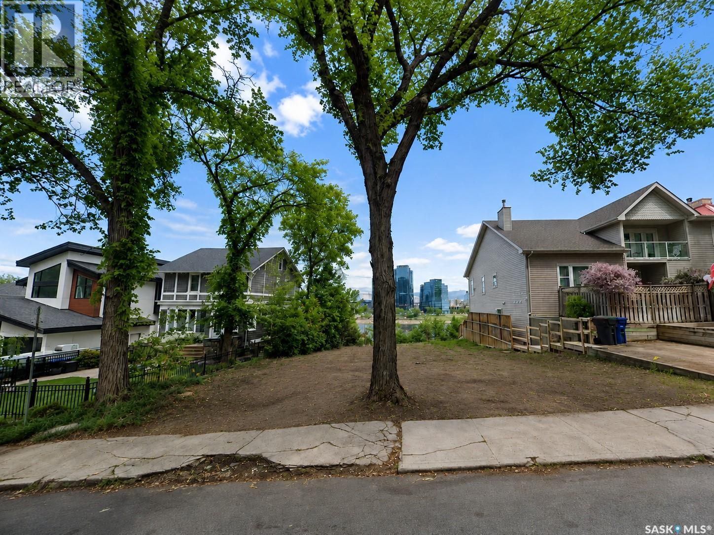 231 11th Street E Property Photo 3