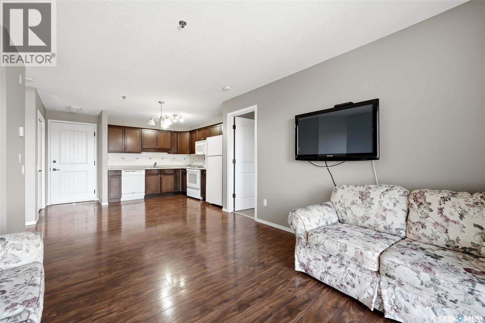 309 E 1300 Stockton Street Property Photo 4