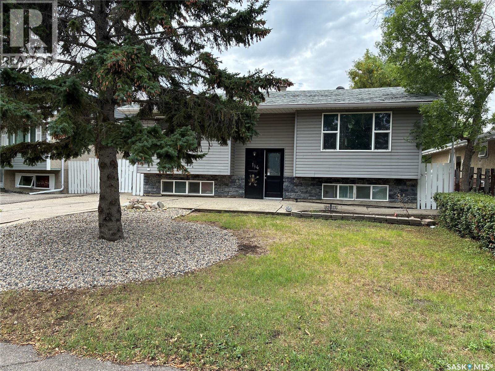 114 ROTHWELL CRESCENT Property Photo 1