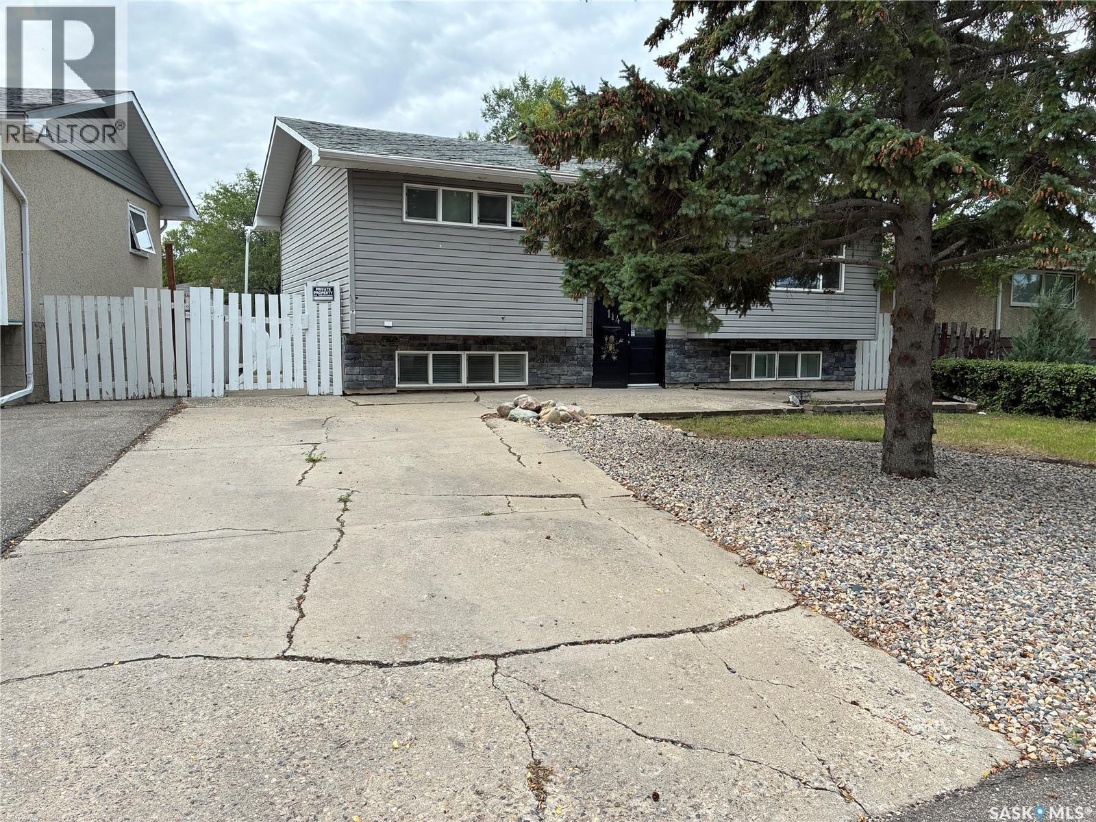 114 Rothwell Crescent Property Photo 2