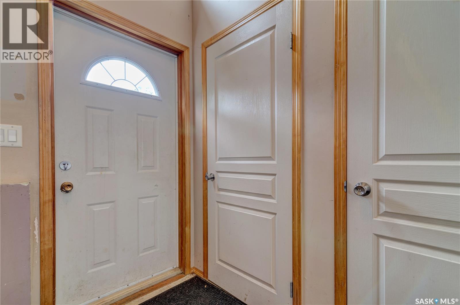 908 Connaught Street Property Photo 2