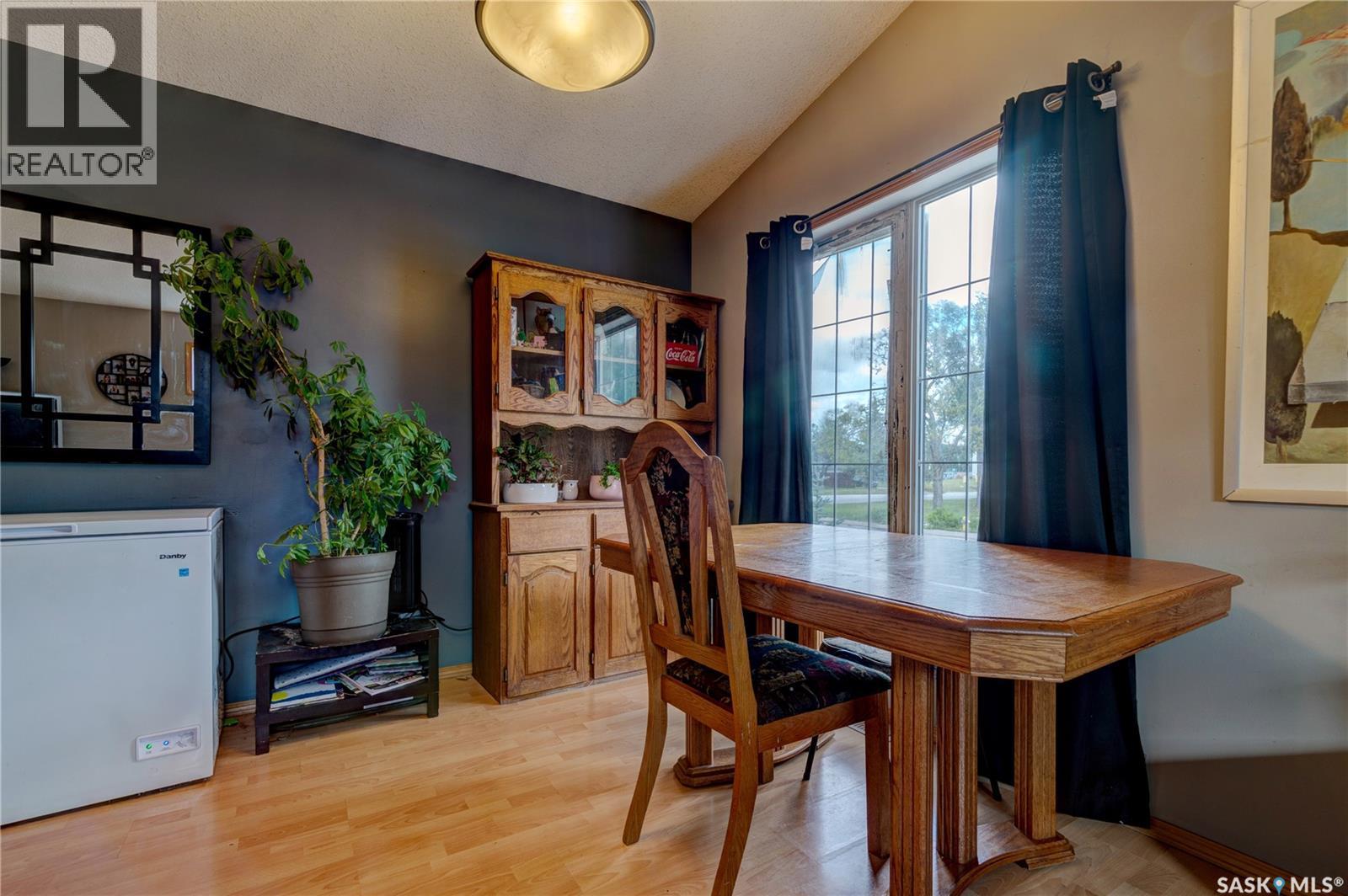 908 Connaught Street Property Photo 6