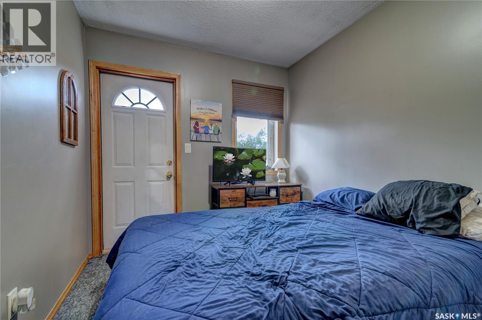 908 Connaught Street Property Photo 11