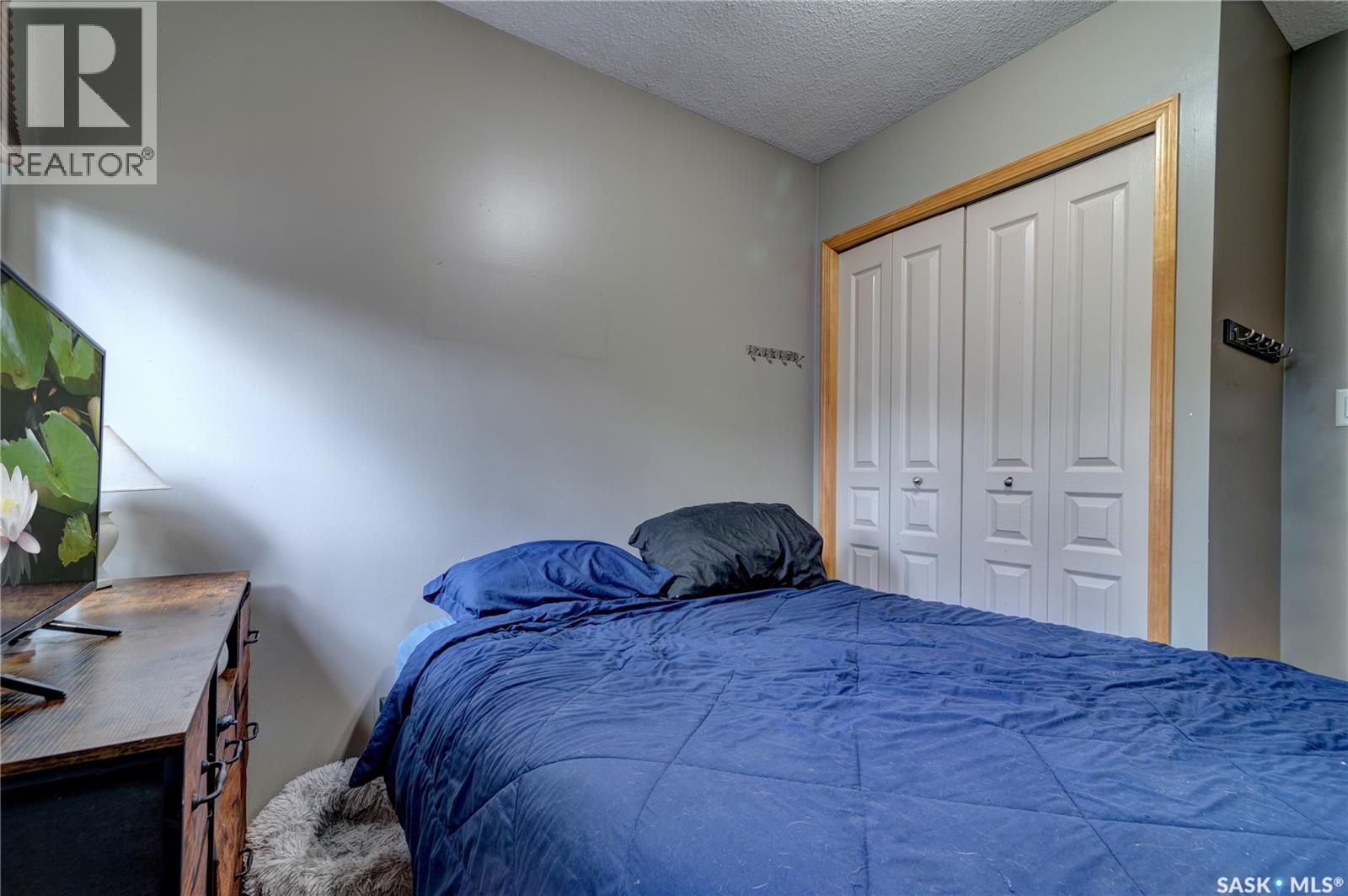 908 Connaught Street Property Photo 12