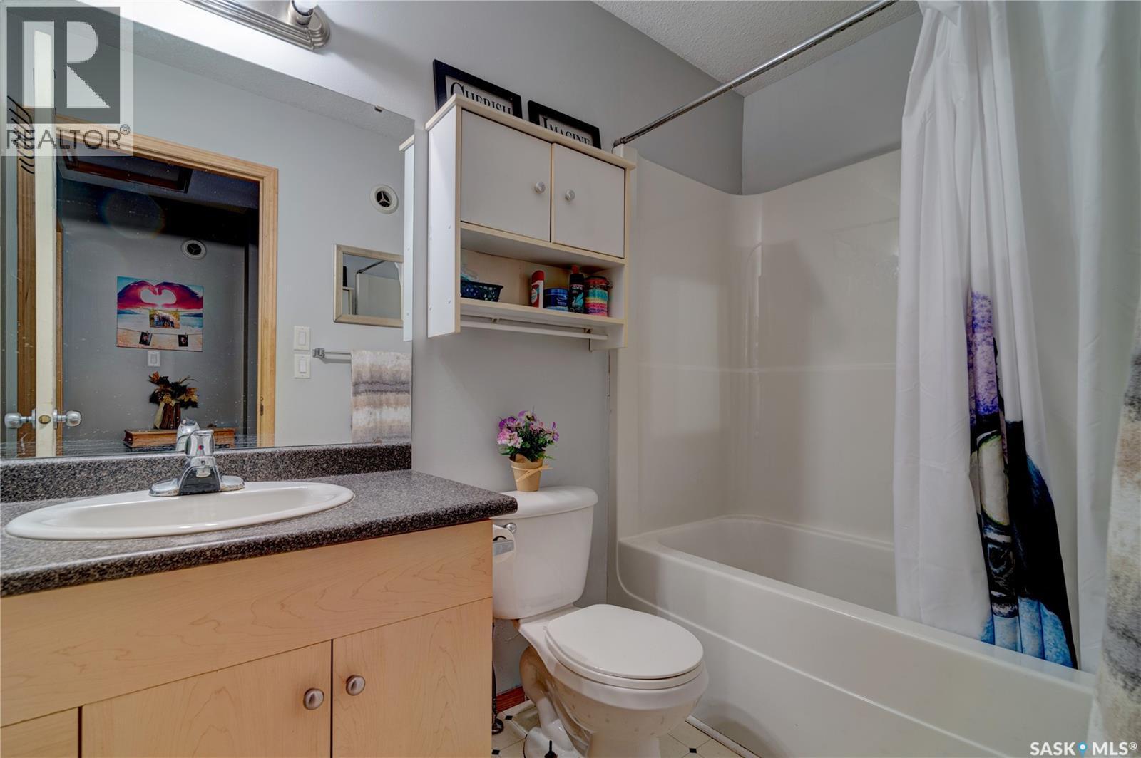 908 Connaught Street Property Photo 13