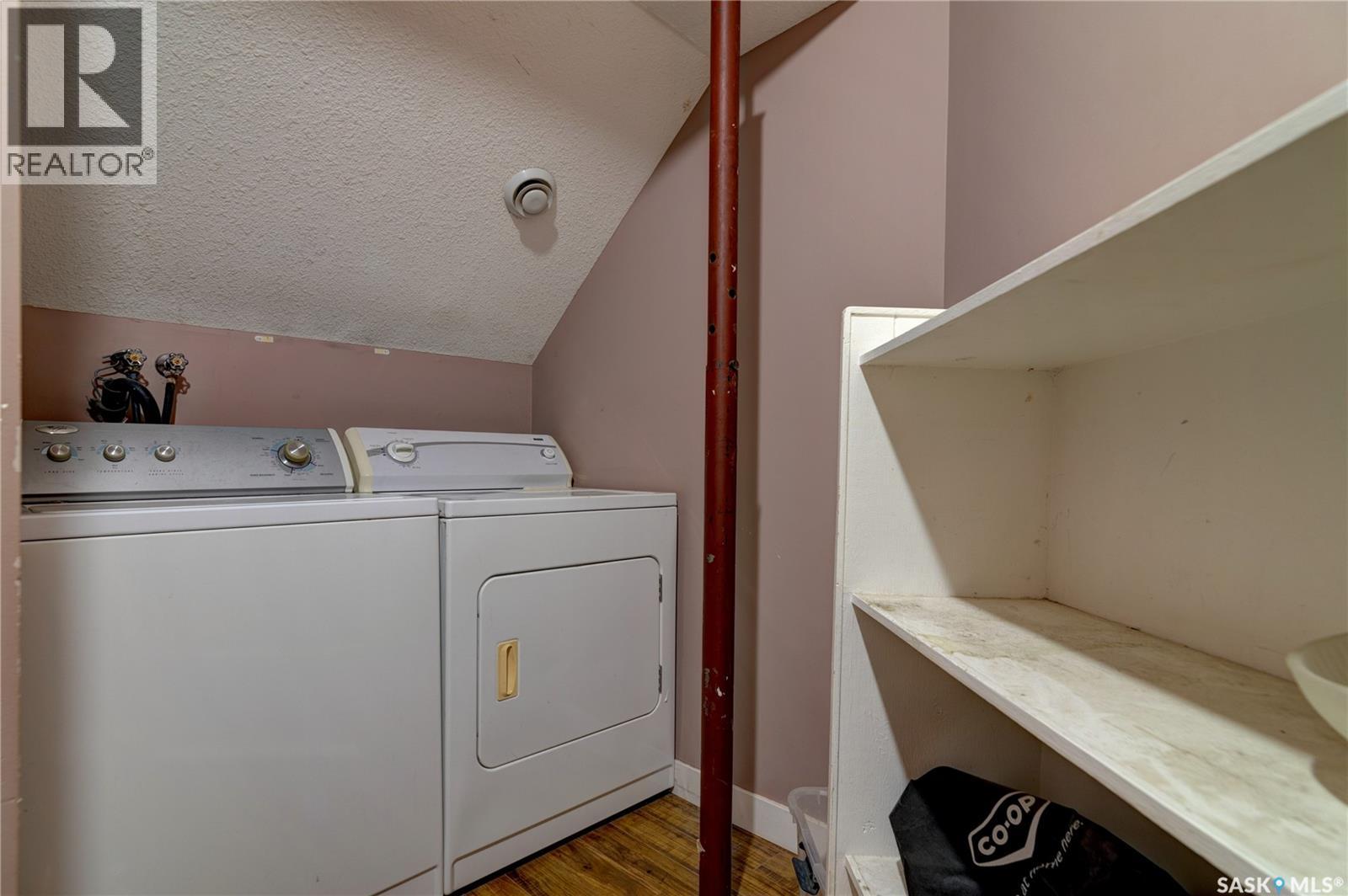 908 Connaught Street Property Photo 14