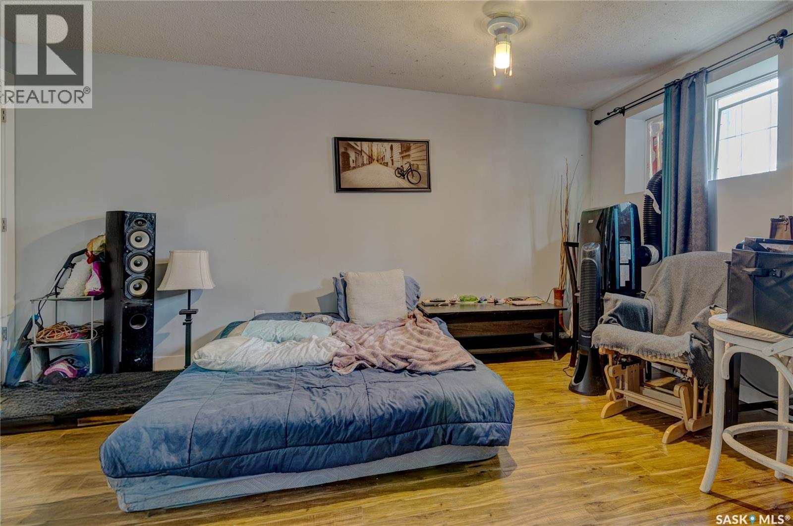 908 Connaught Street Property Photo 15