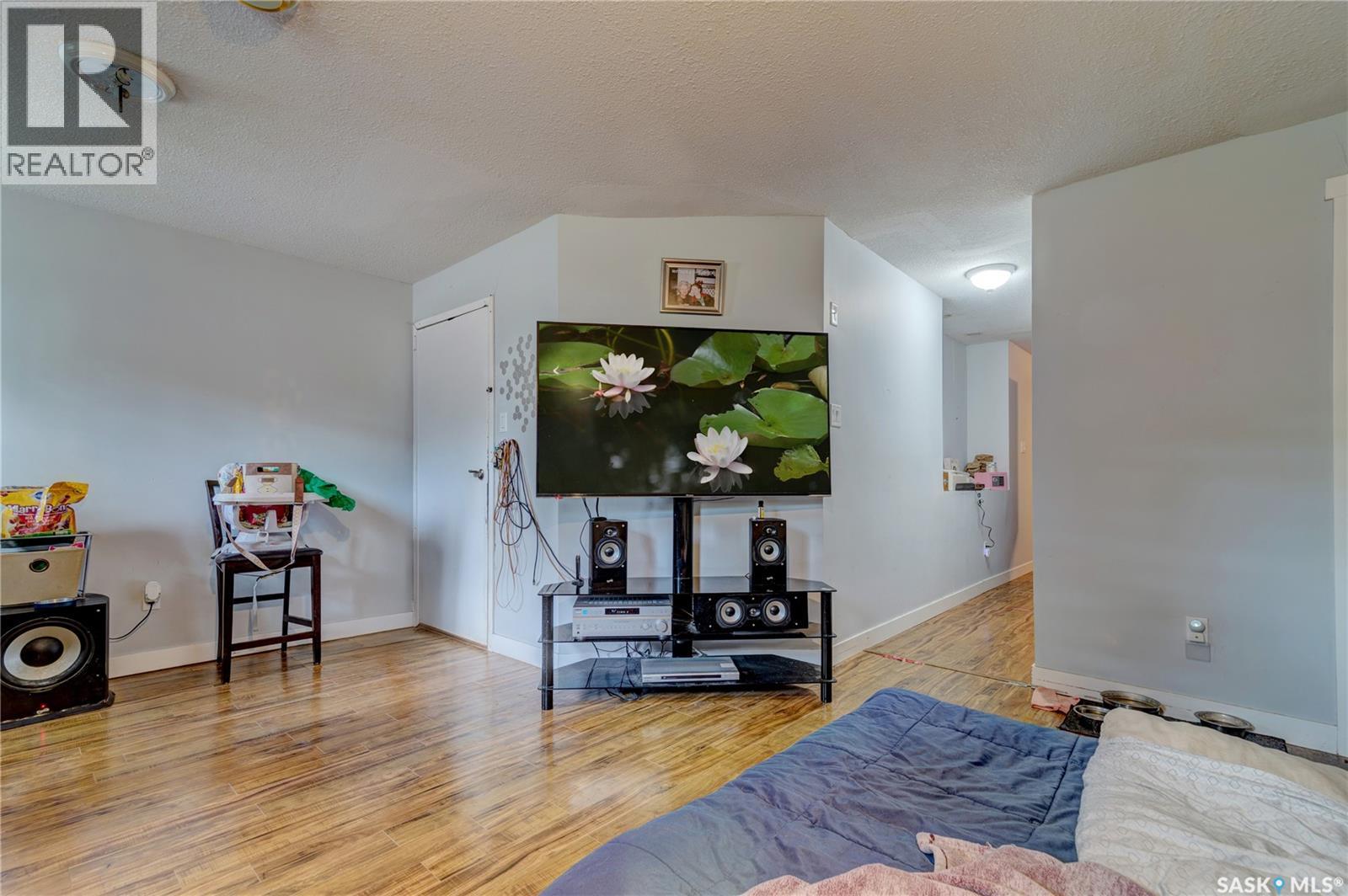 908 Connaught Street Property Photo 16
