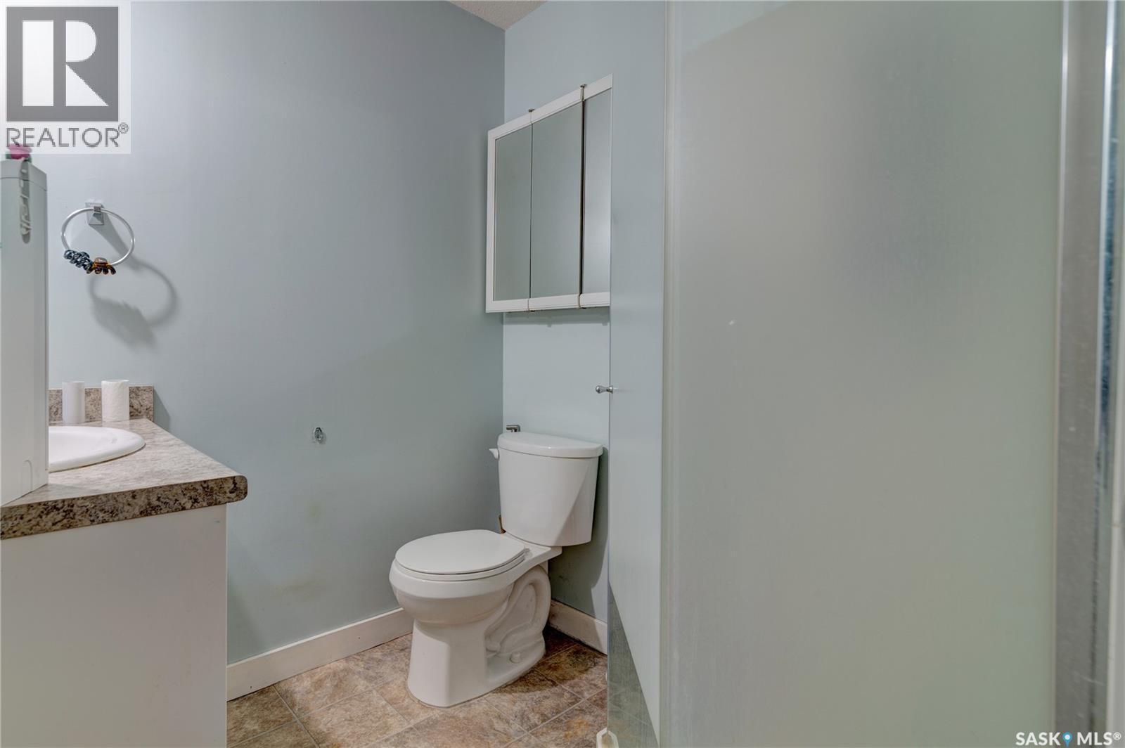 908 Connaught Street Property Photo 17