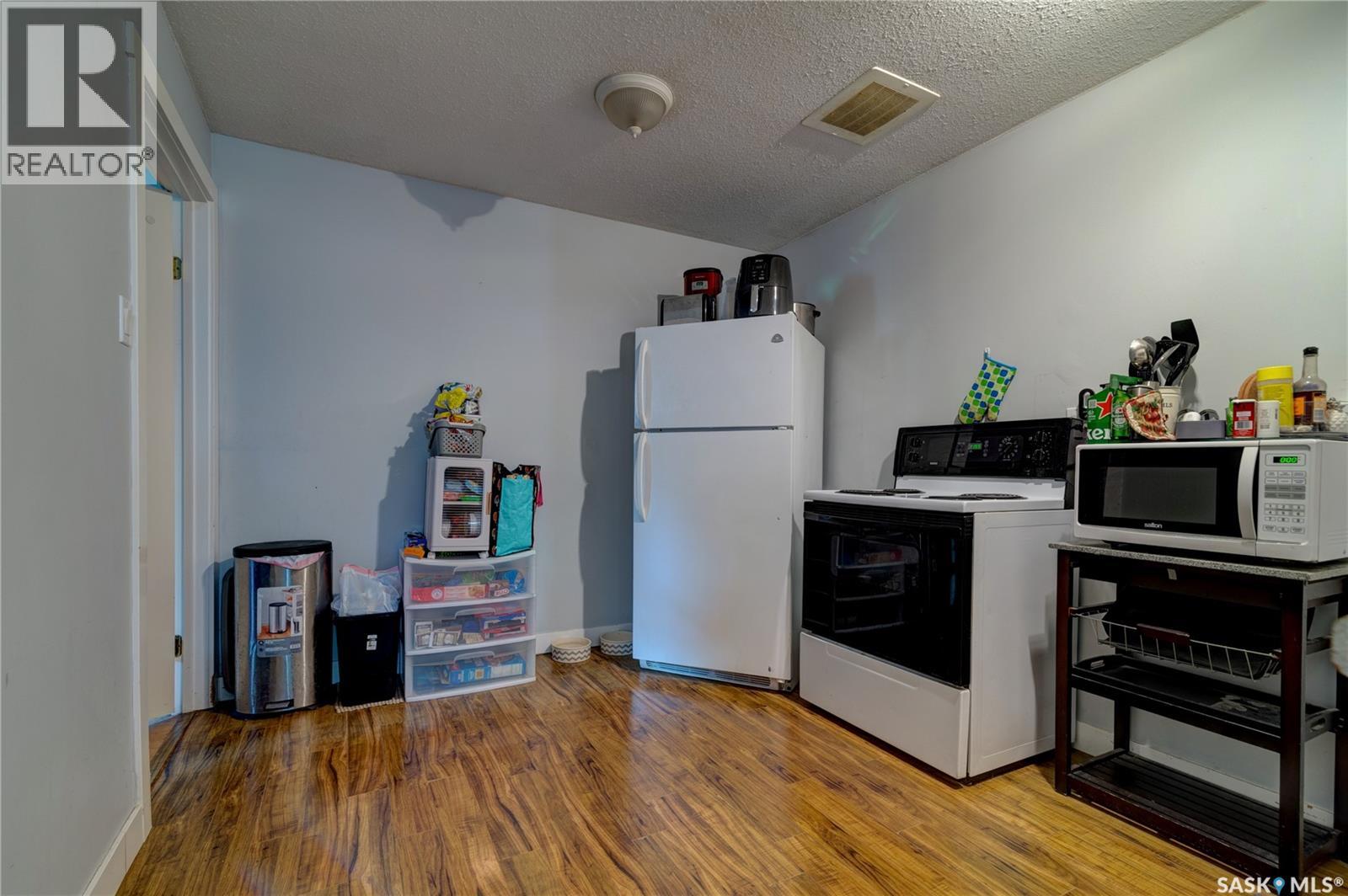 908 Connaught Street Property Photo 18