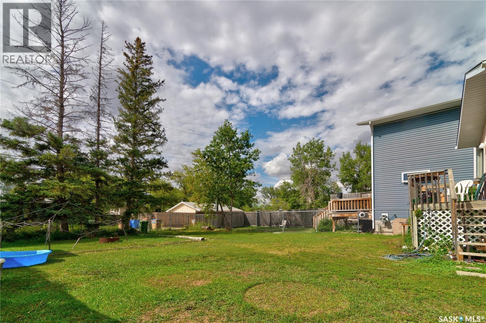 908 Connaught Street Property Photo 19