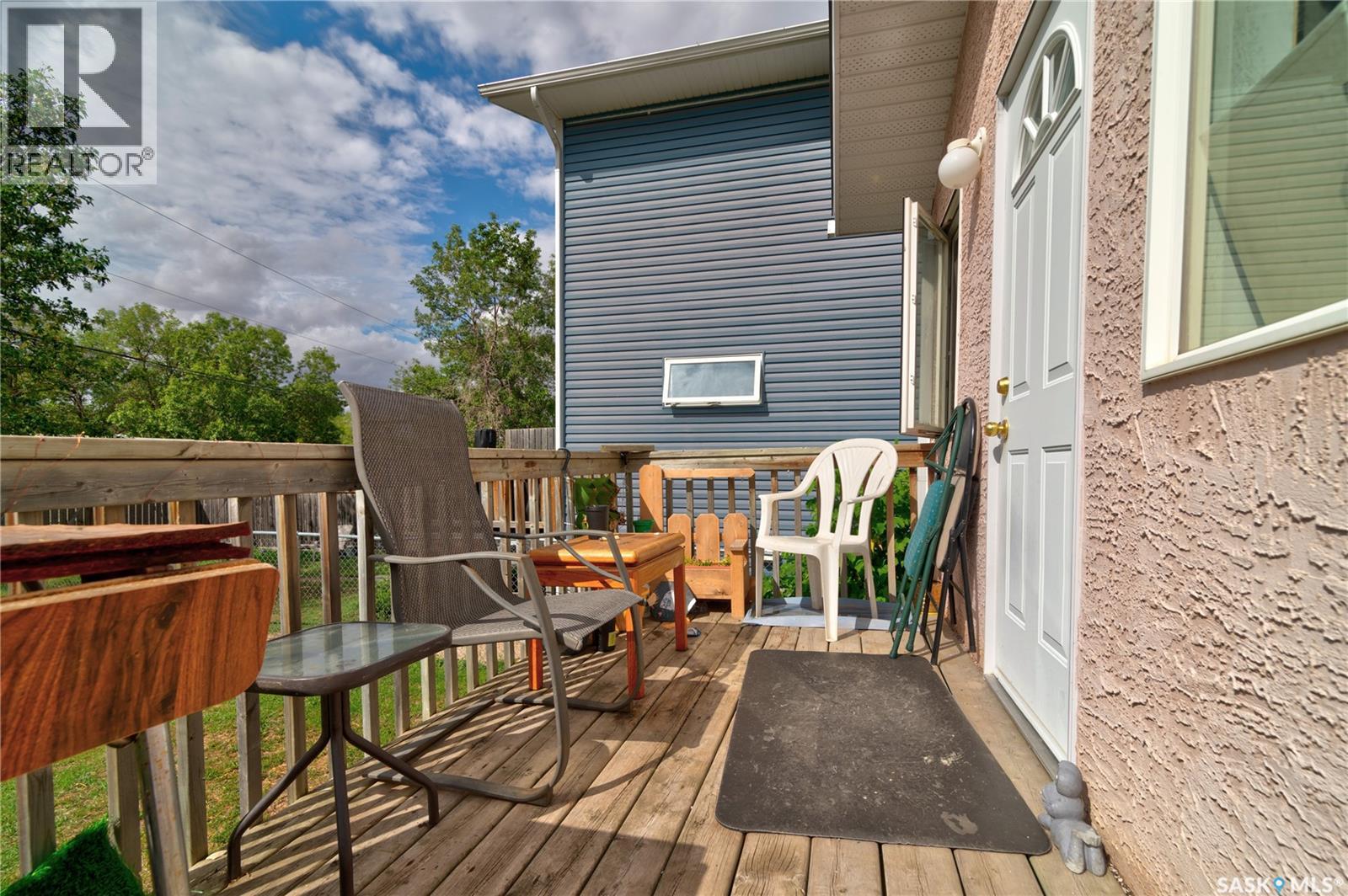 908 Connaught Street Property Photo 20