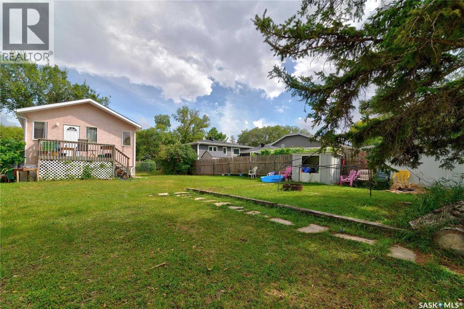 908 Connaught Street Property Photo 22