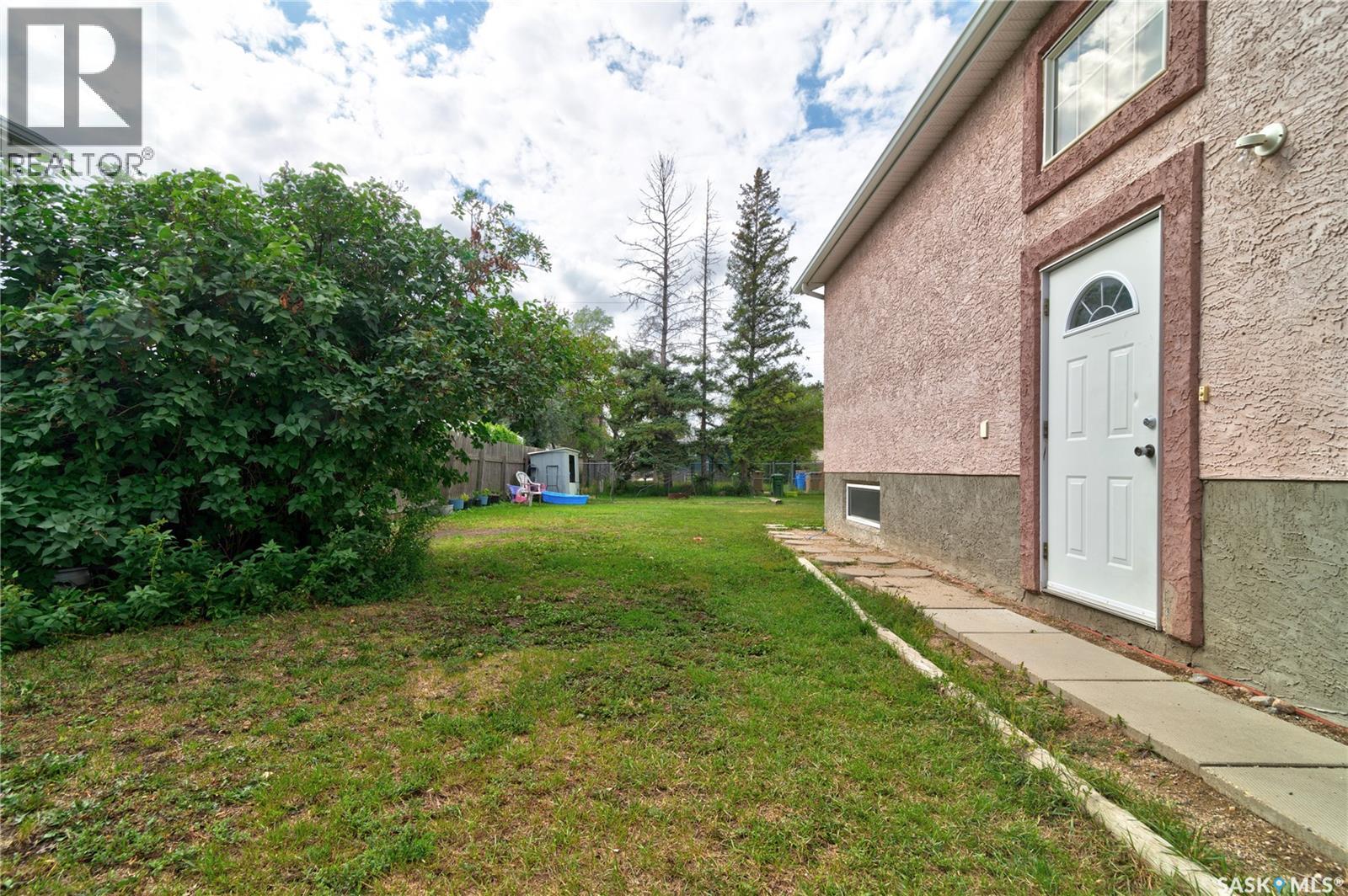 908 Connaught Street Property Photo 23