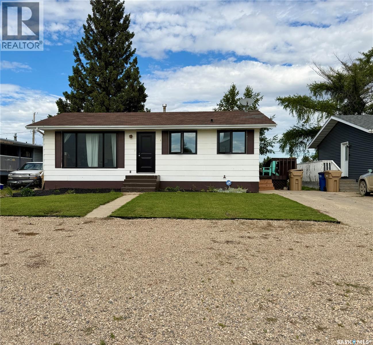 110 Railway Avenue E Property Photo 1