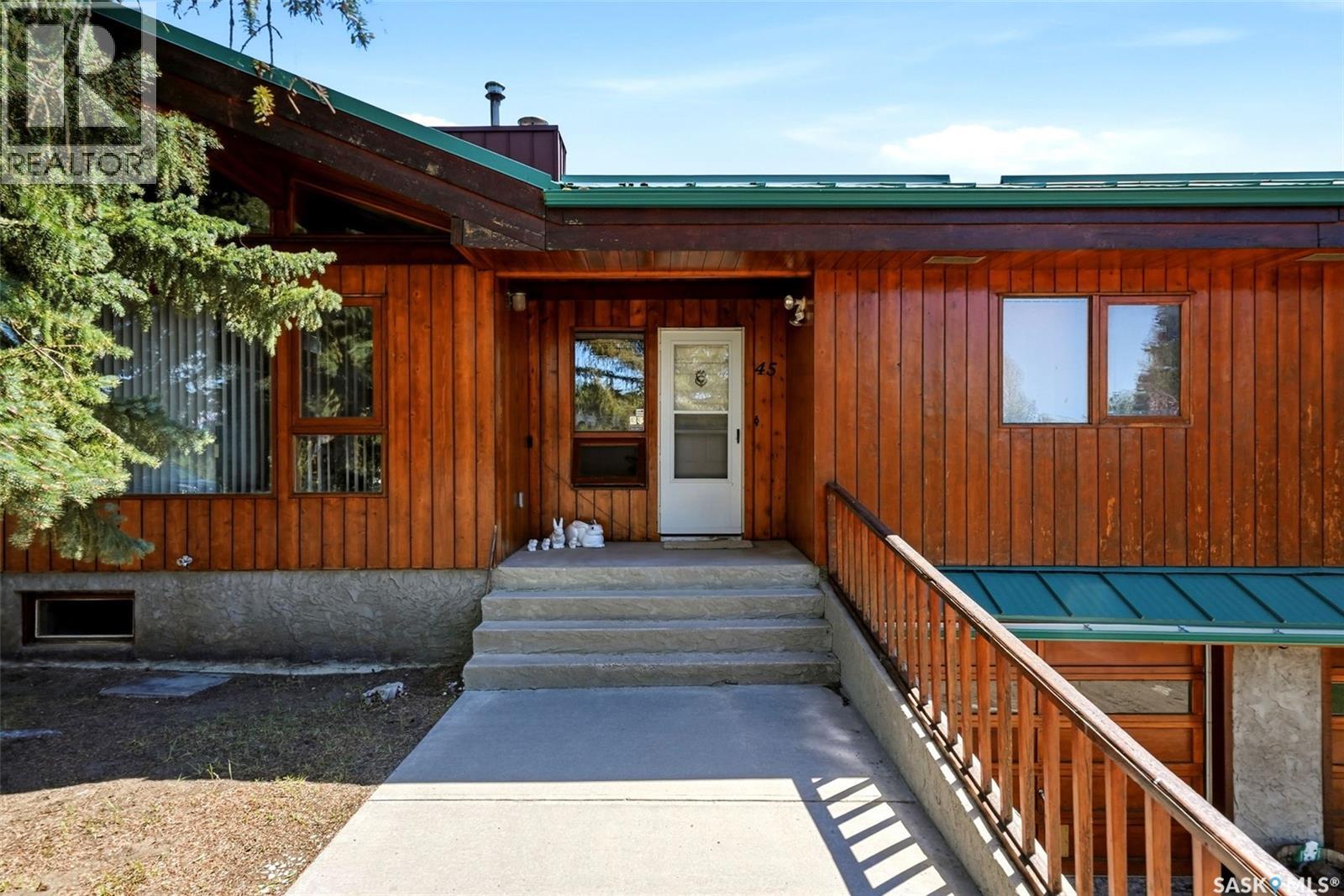 45 Miller Crescent E Property Photo 1